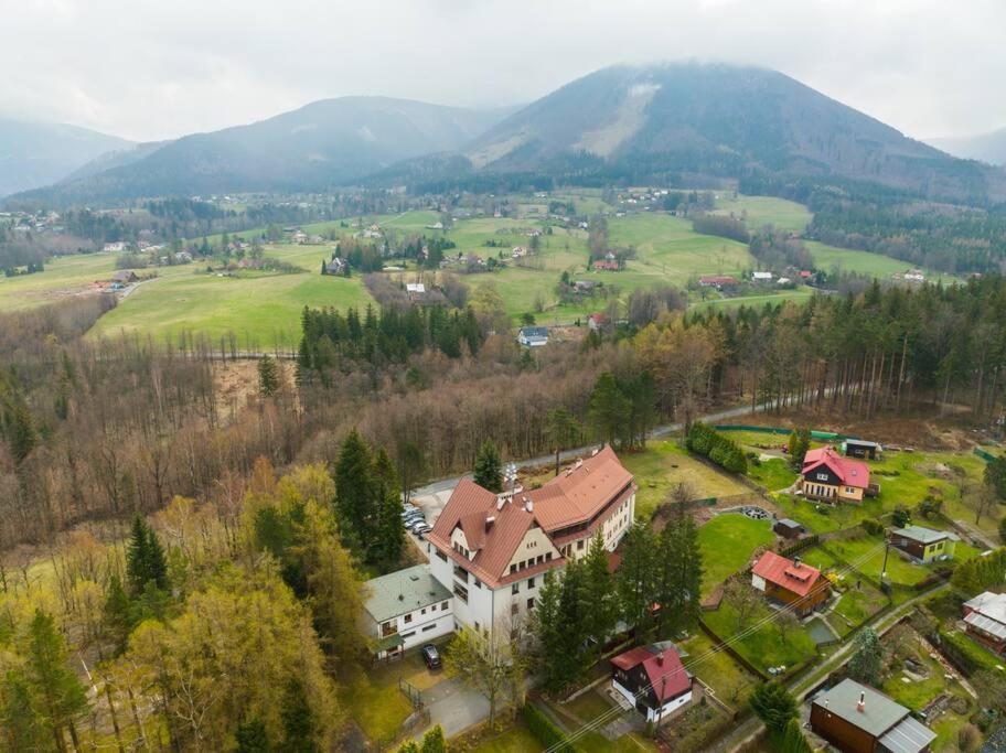 Prostorny Apartman Pro 4 Osoby V Beskydech Lägenhet Kunčice pod Ondřejníkem Exteriör bild